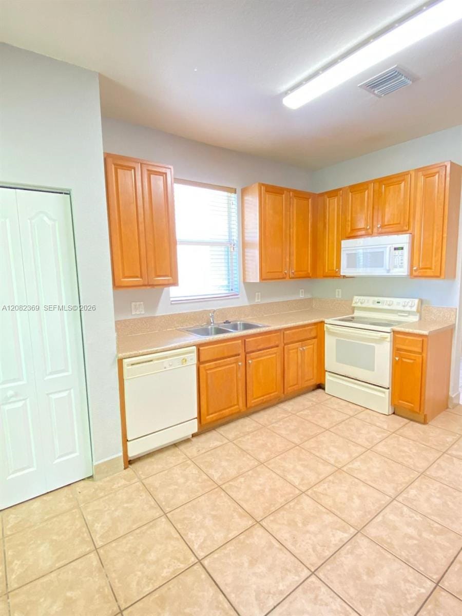 2302 NE 37th Terrace 2302, Homestead, FL 33033 photo 4