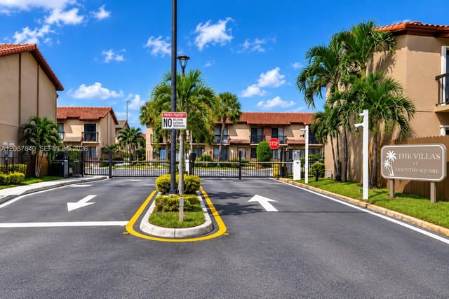 1909 SW 107th Avenue 907, Villas At University Square, Miami, FL