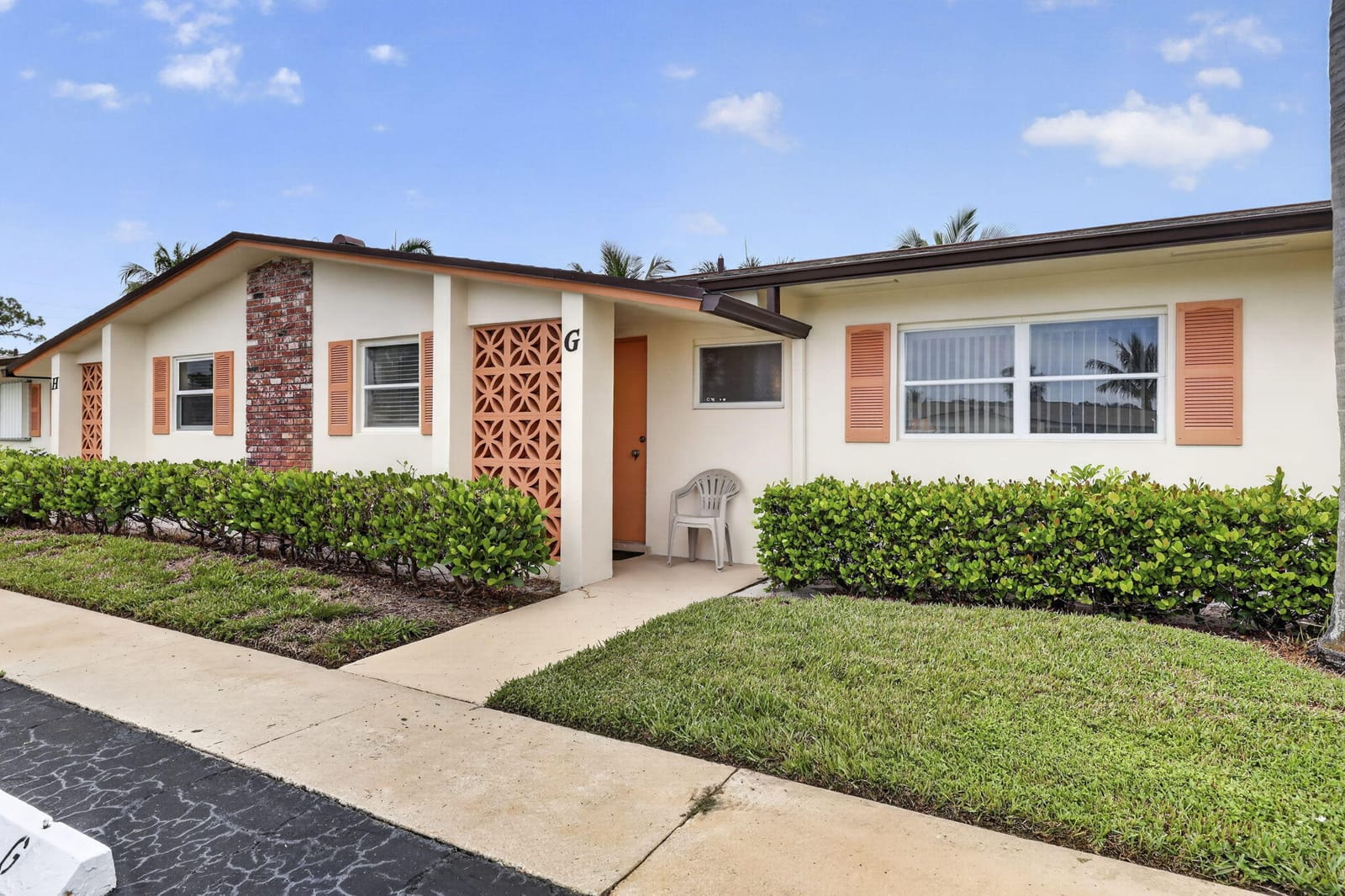2990 Crosley Drive E G — photo 2
