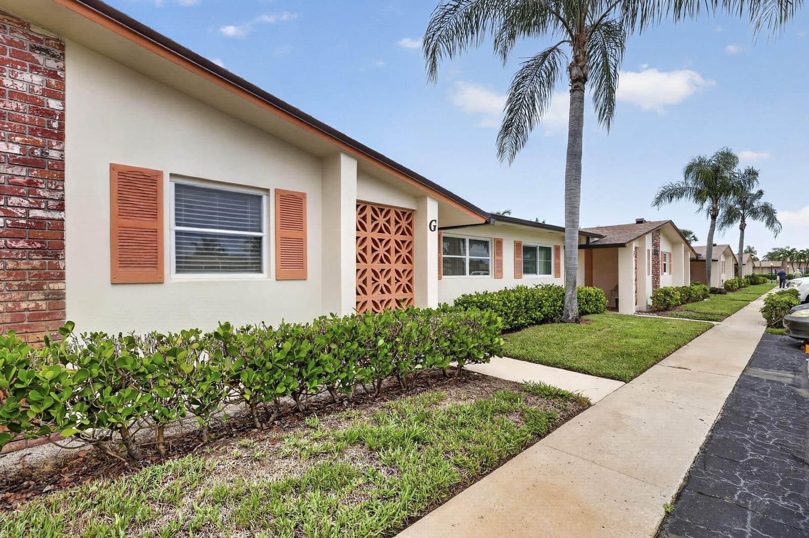 2990 Crosley Drive E G — photo 3