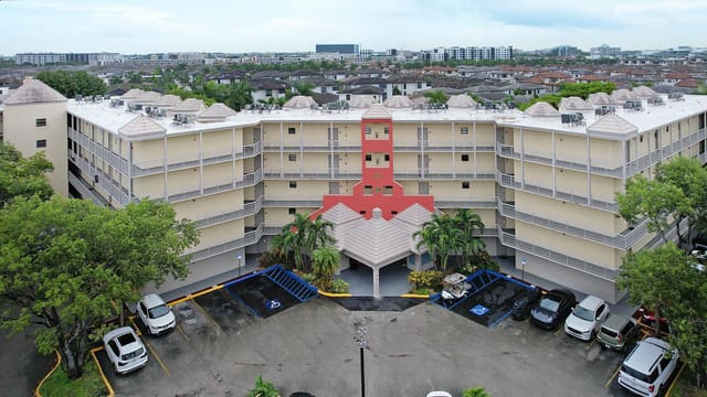8290 LAKE Drive 250, Doral, FL 33166