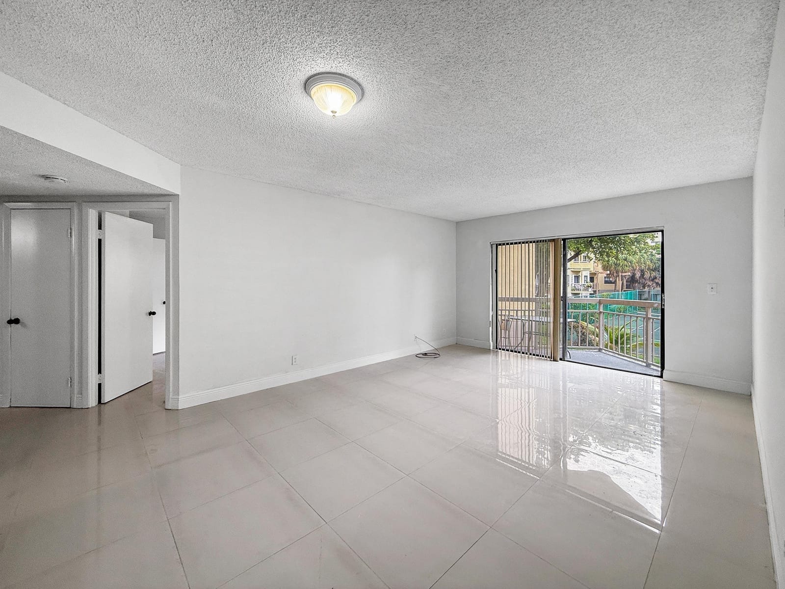 8290 LAKE Drive 250, Doral, FL 33166 photo 4