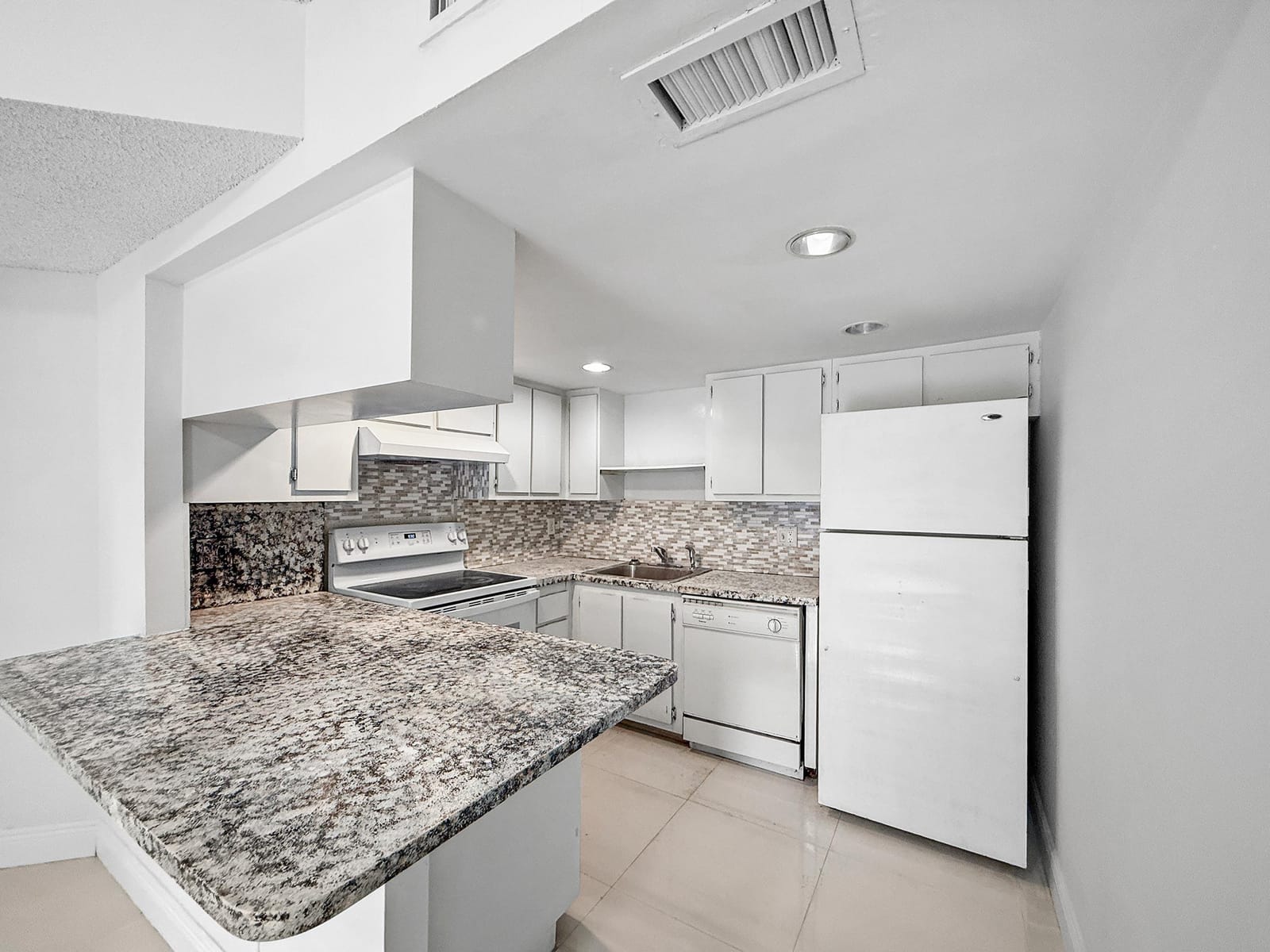 8290 LAKE Drive 250, Doral, FL 33166 photo 5