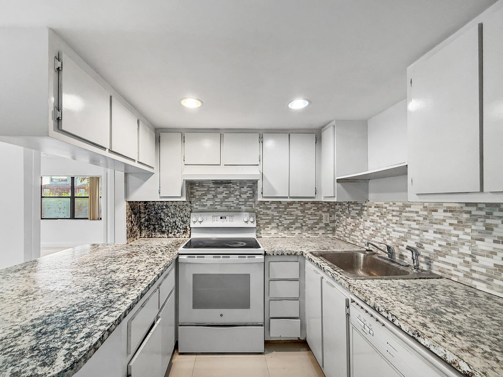 8290 LAKE Drive 250, Doral, FL 33166 photo 7