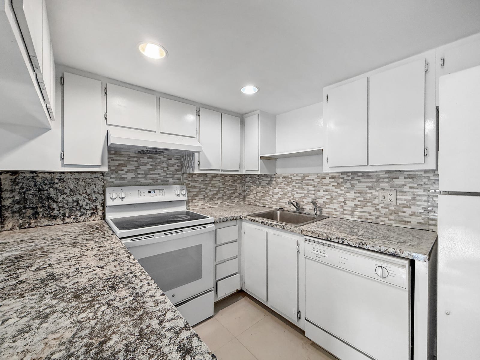 8290 LAKE Drive 250, Doral, FL 33166 photo 8