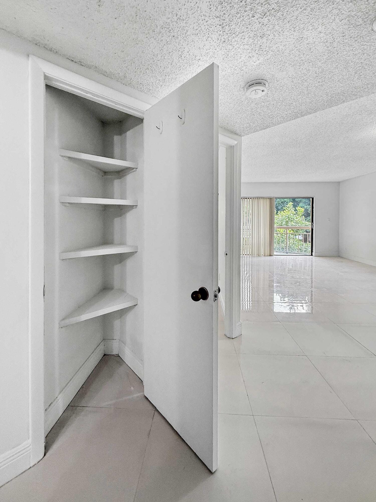 8290 LAKE Drive 250, Doral, FL 33166 photo 9