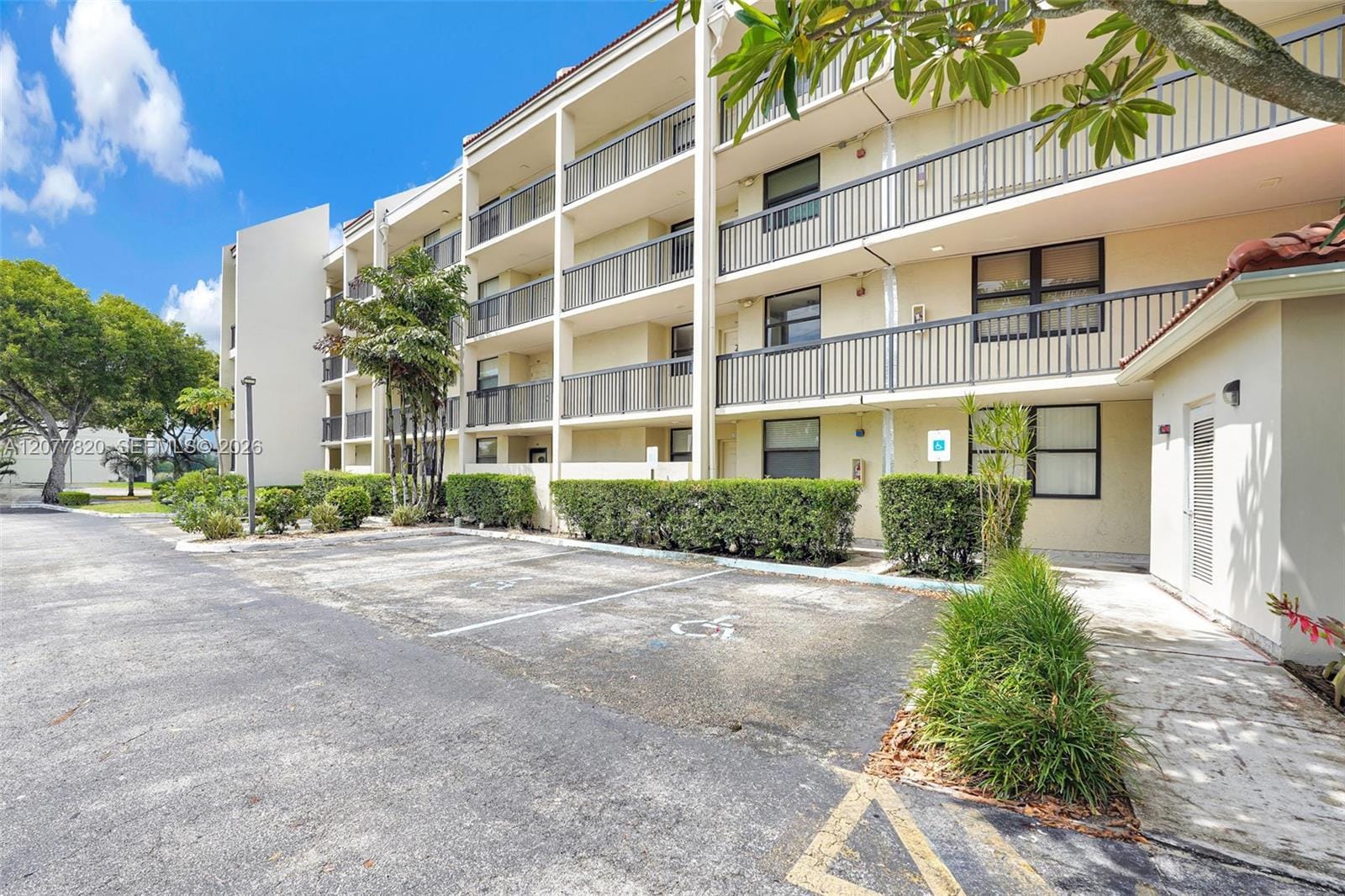 117 Lake Emerald Drive 204, Oakland Park, FL 33309 photo 2