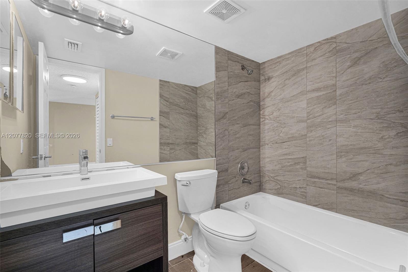 117 Lake Emerald Drive 204, Oakland Park, FL 33309 photo 28