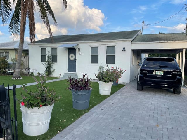 208 NE 22 Nd Avenue, Pompano Beach, FL 33062