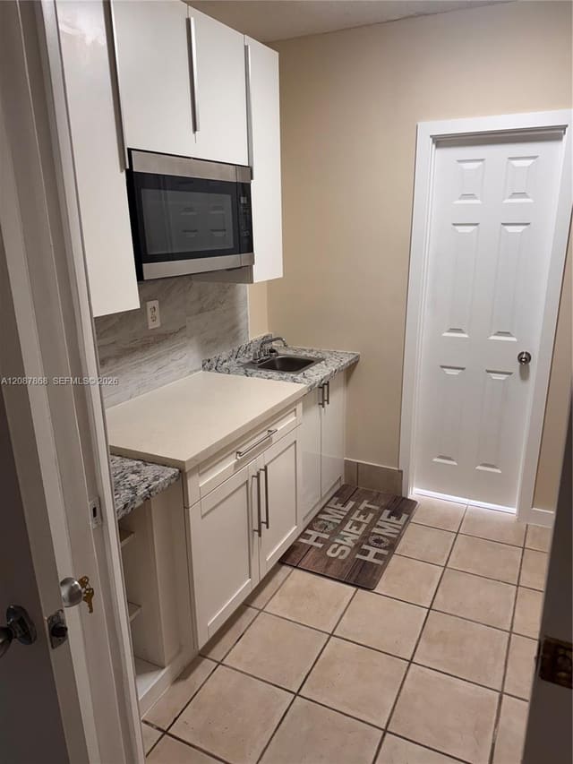 9900 W Calusa Club Drive 1, Miami, FL 33186