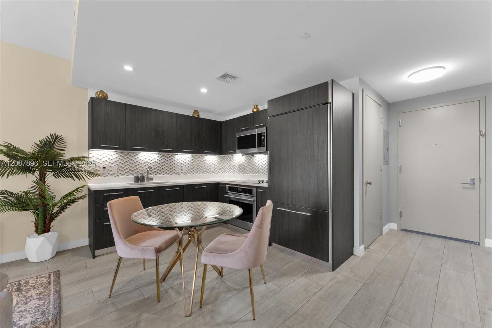 45 SW 9th Street 1002, Miami, FL 33130 photo 2