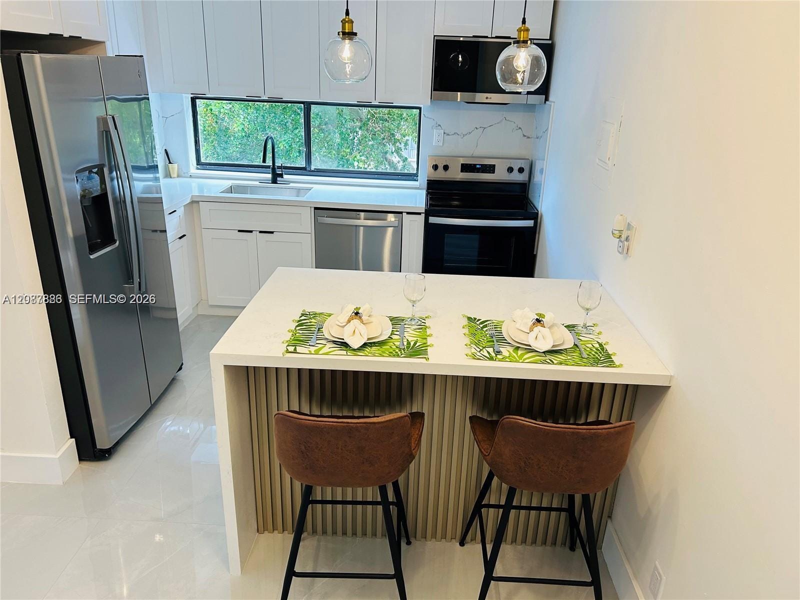 17021 N Bay Road 427-4 — photo 1