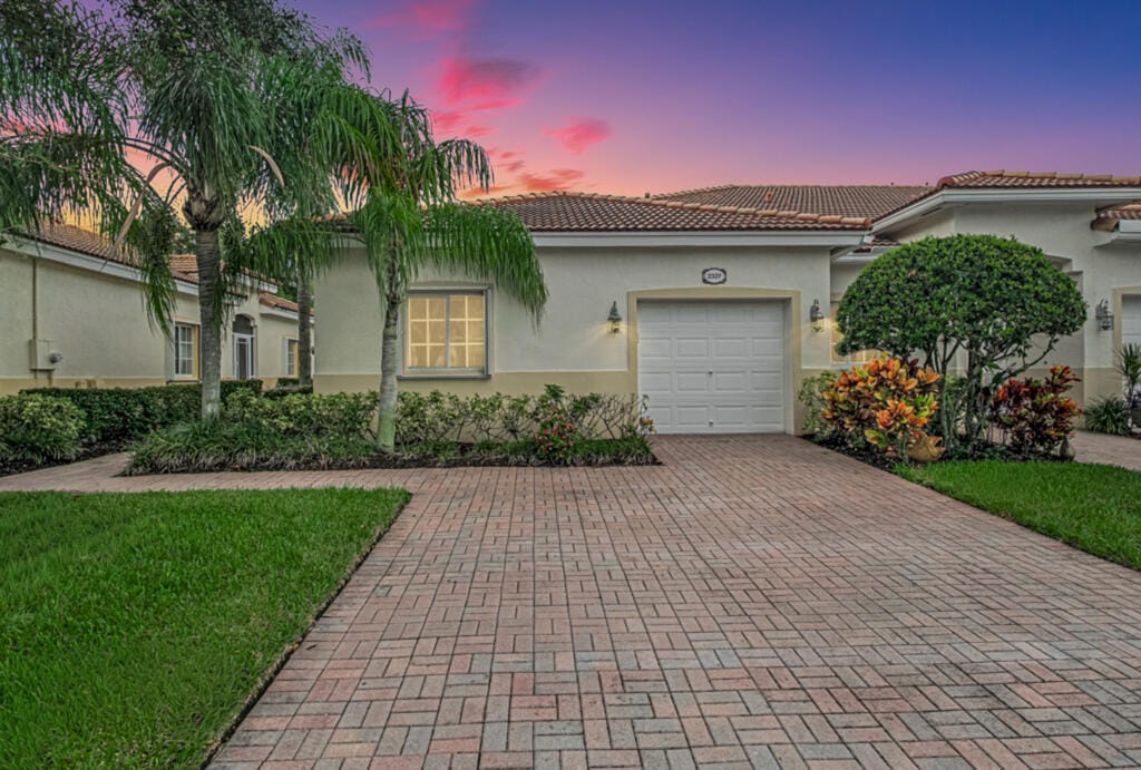 2327 WINDJAMMER Way — photo 1