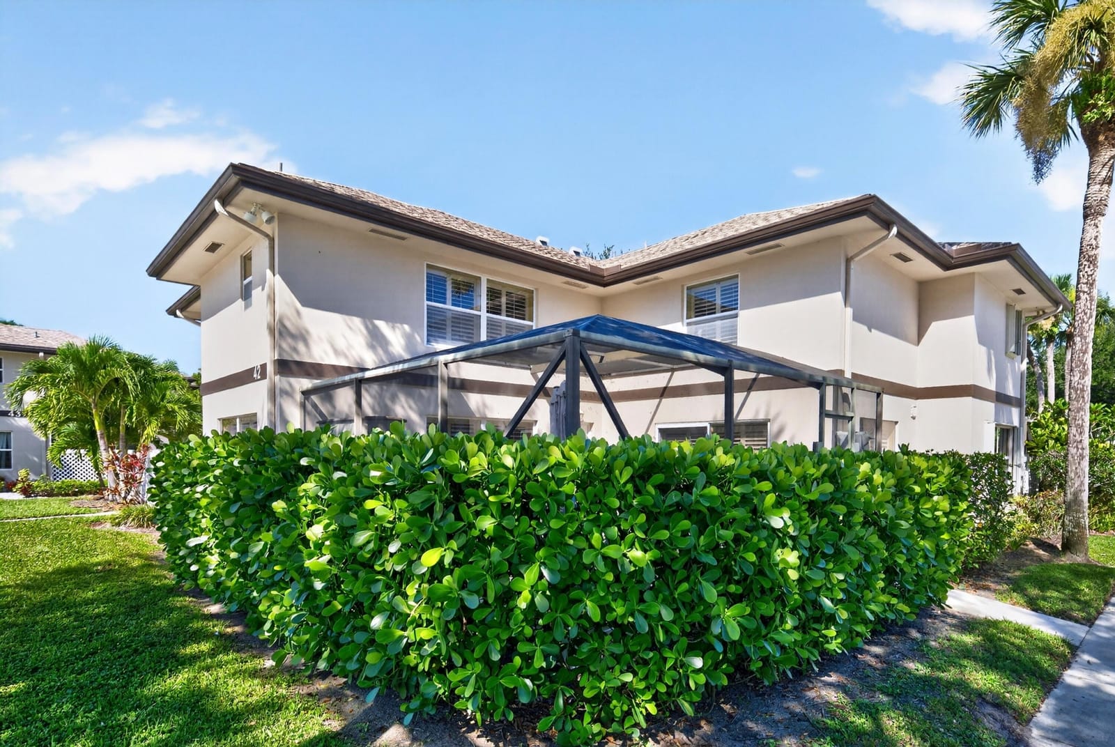 42 Essex Court B