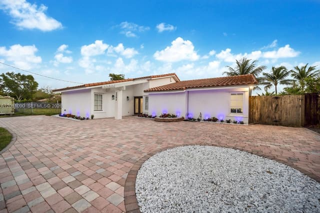 2286 NE 215th Street, Highland Lakes East, Miami, FL