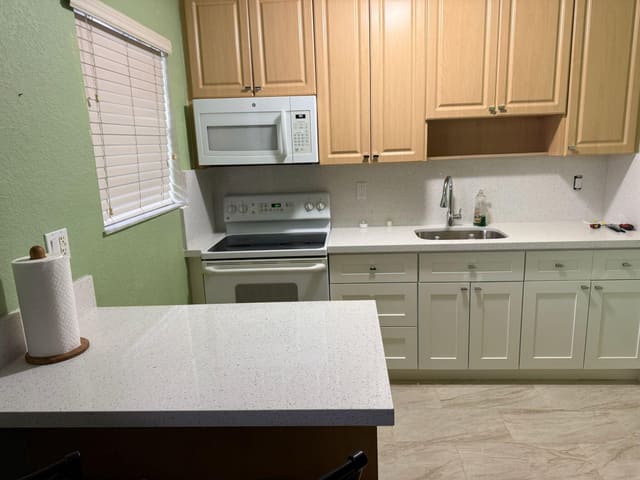 110 SE 2ND Street 303, Hallandale Beach, FL 33009