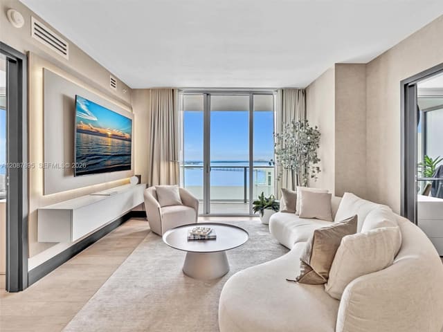1300 NE Brickell Bay Drive 2905, Miami, FL 33131