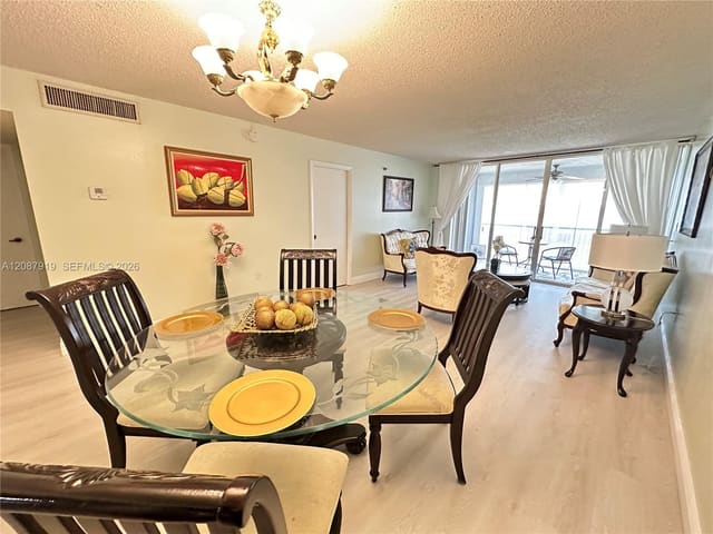 3910 Inverrary Boulevard 202-B, Lauderhill, FL 33319