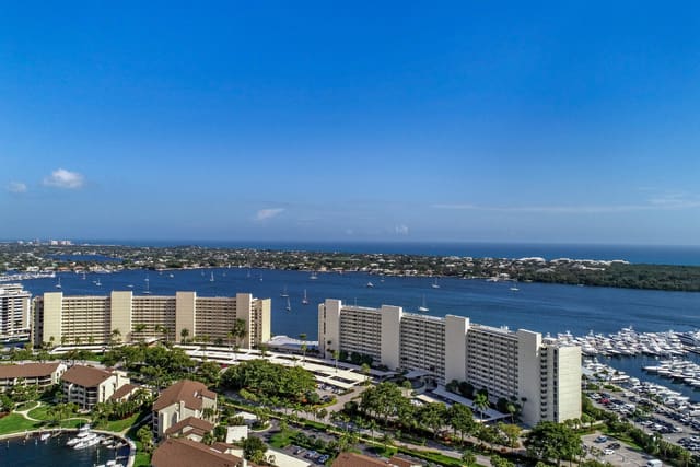 132 LAKESHORE Drive 220, North Palm Beach, FL 33408