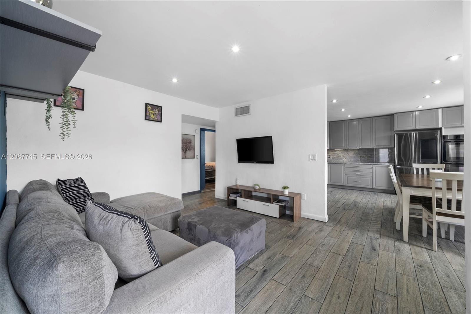 2858 Pine Tree Drive 5, Miami Beach, FL 33140 photo 4
