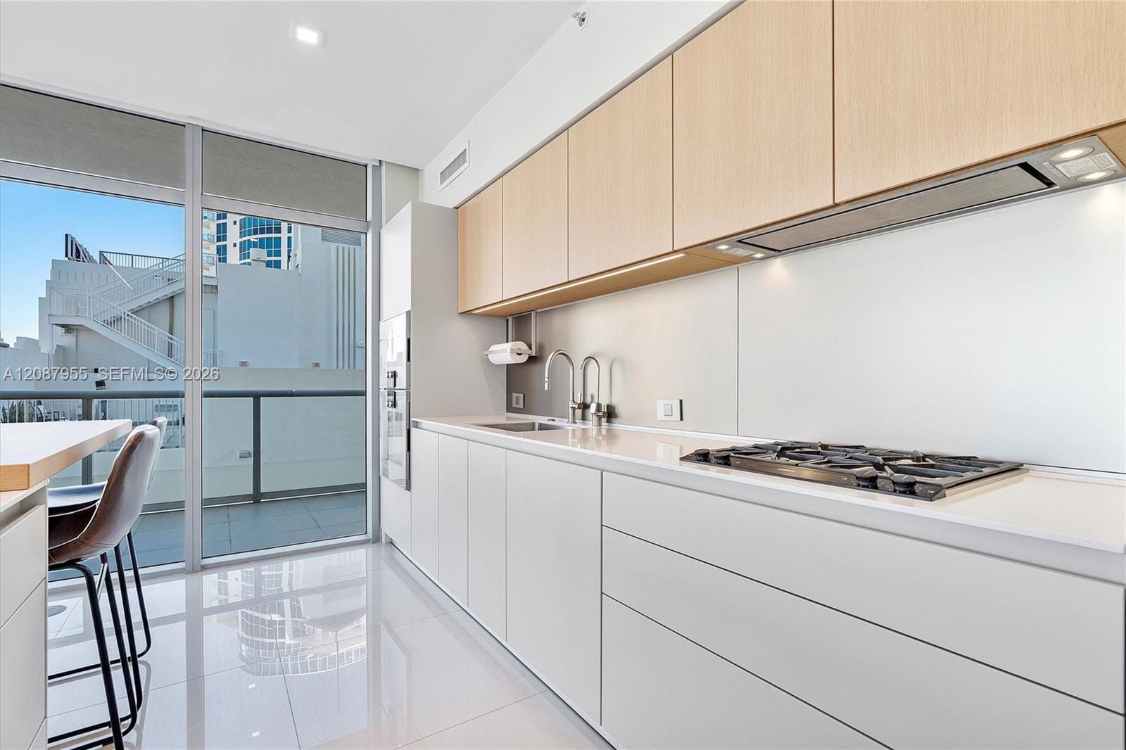 3737 Collins Avenue S-804 — photo 8