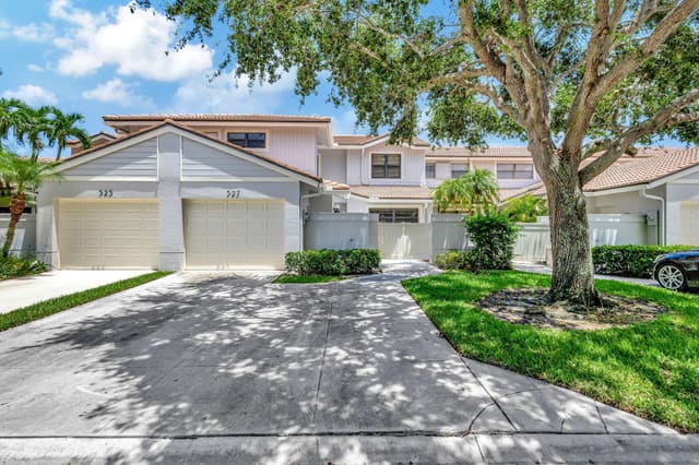 527 Prestwick Circle, Palm Beach Gardens, FL 33418