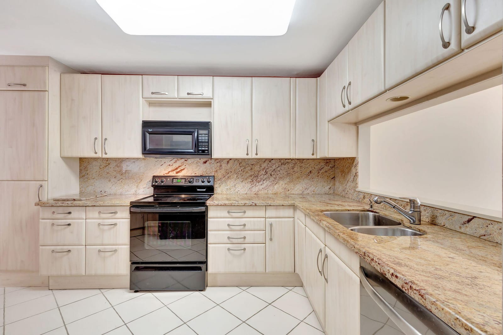 527 Prestwick Circle — photo 9