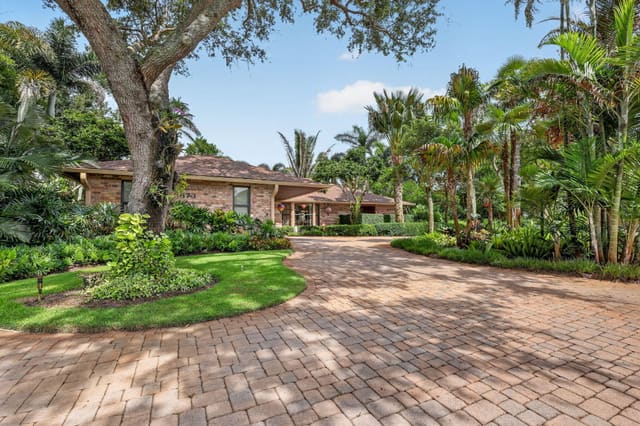 5673 SE Lamay Drive, Stuart, FL 34997