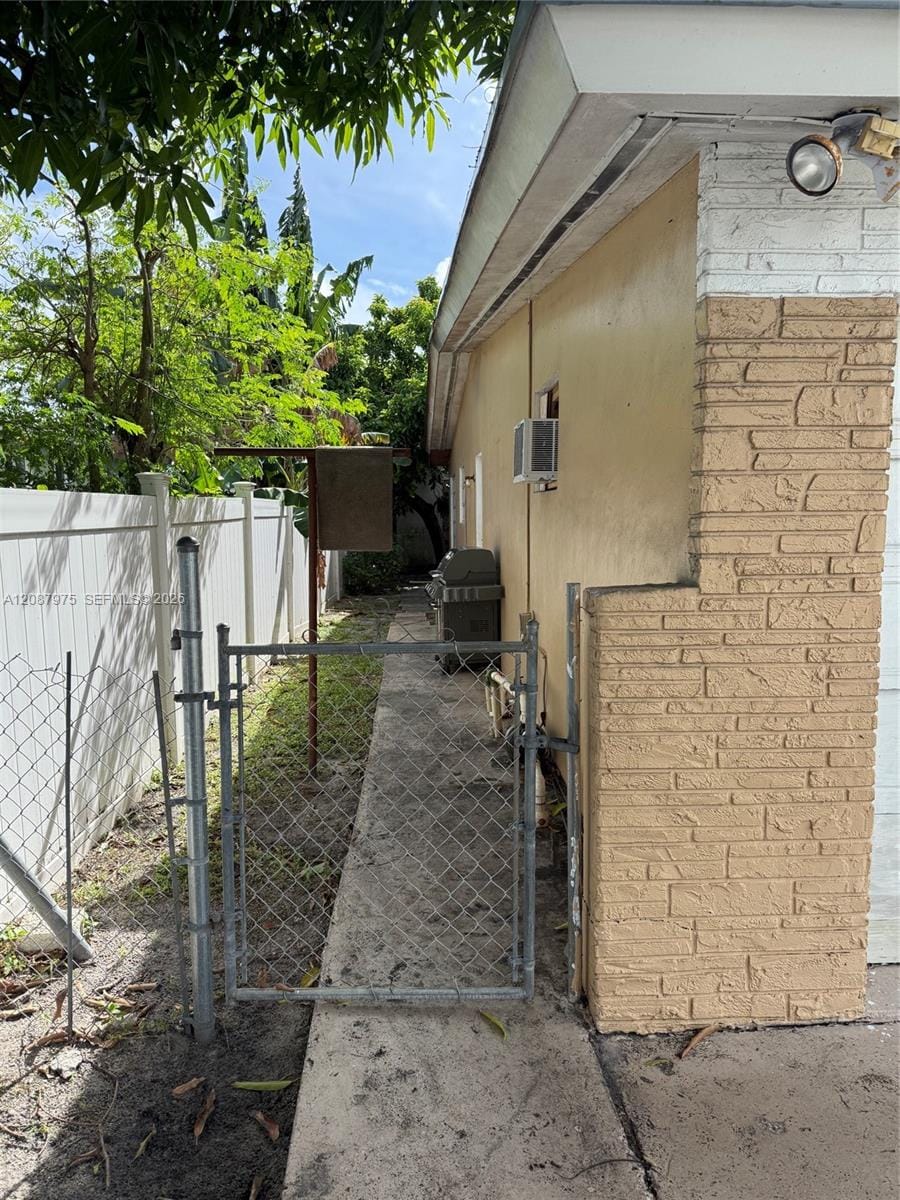 1409 S 24th Terrace, Hollywood, FL 33020 photo 16