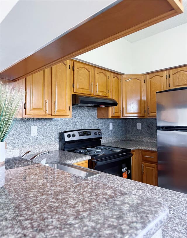 2001 NW 96th Terrace 10J, Pembroke Pines, FL 33024