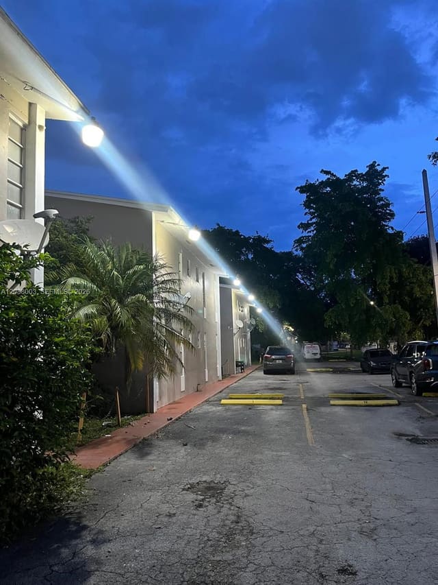 1525 NW 19th Terrace 24, Miami, FL 33125