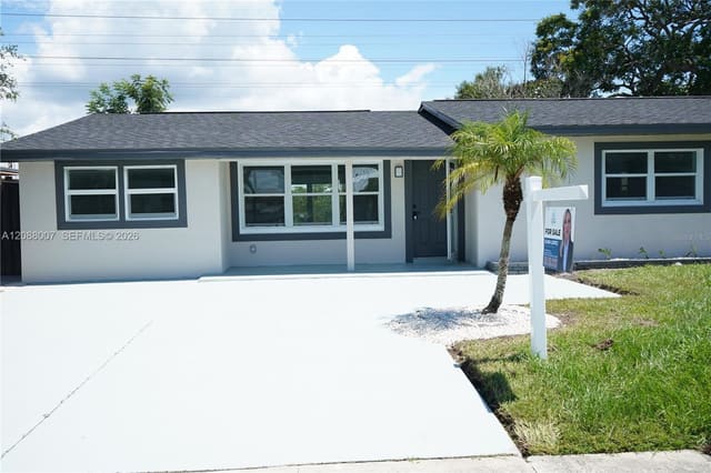 311 Country Club Drive, FL 34677