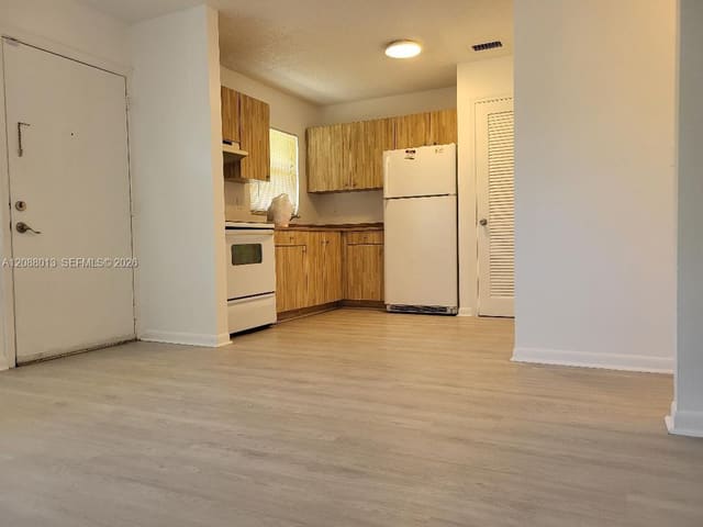 5156 NE 6th Avenue 219, Oakland Park, FL 33334