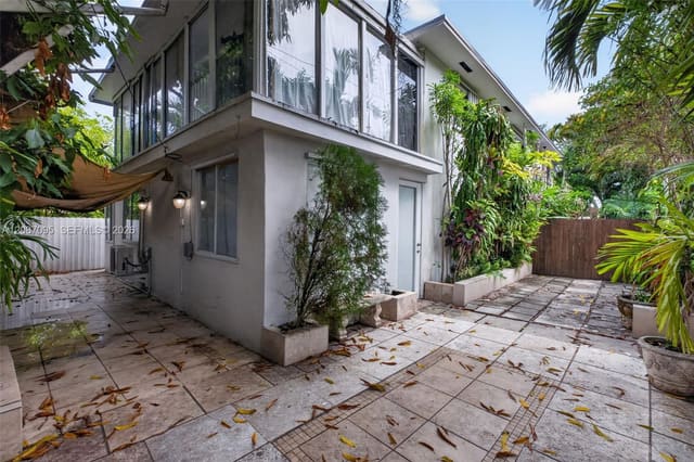 1055 SW 12th Street 1, Miami, FL 33129