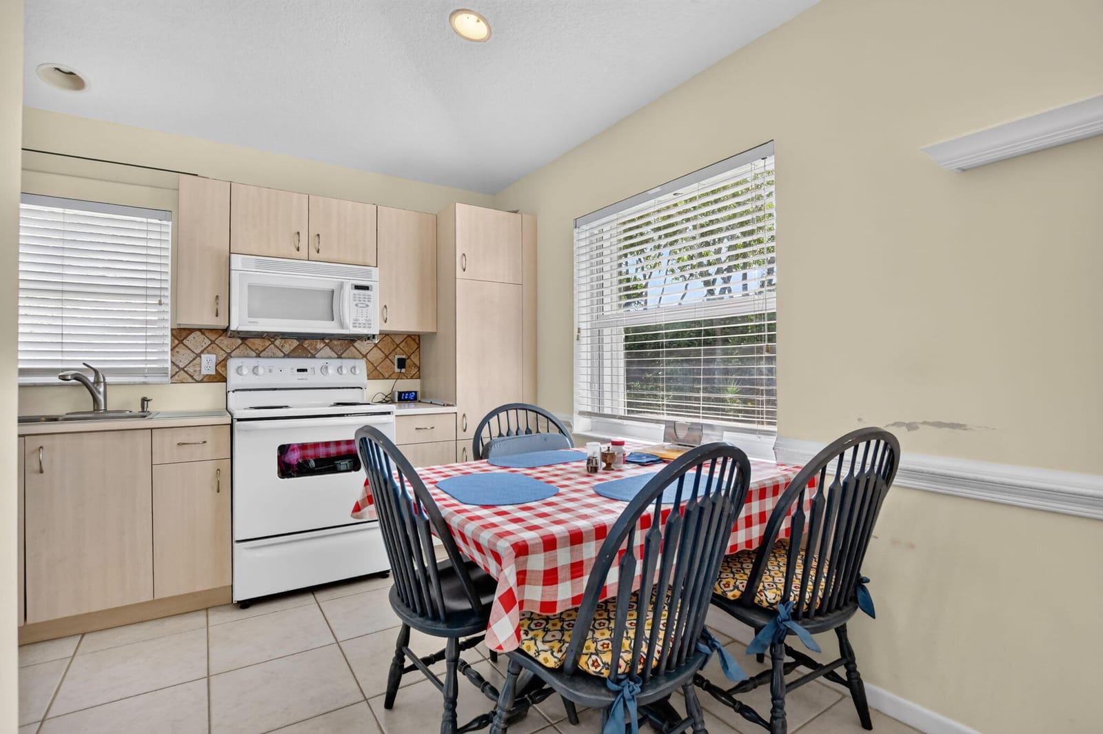 13030 Hampton Lakes Circle — photo 4