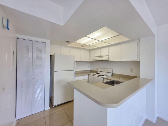 708 EXECUTIVE CENTER Drive 12, West Palm Beach, FL 33401