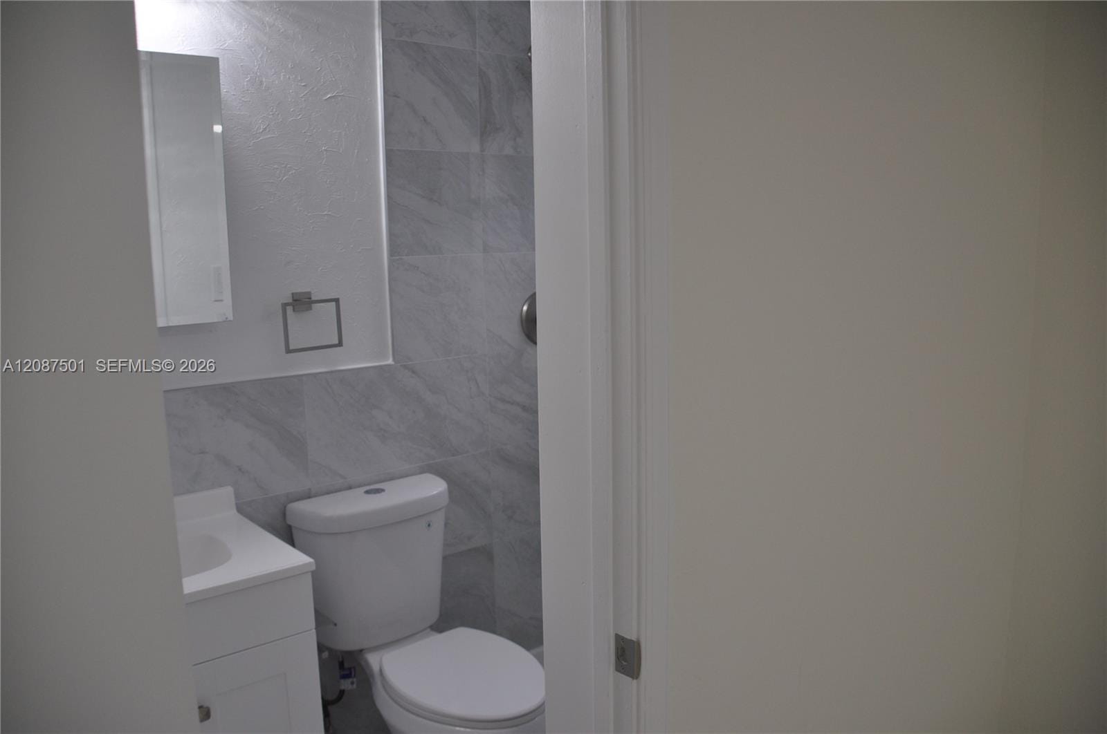 571 NE 61st Street, Oakland Park, FL 33334 photo 9