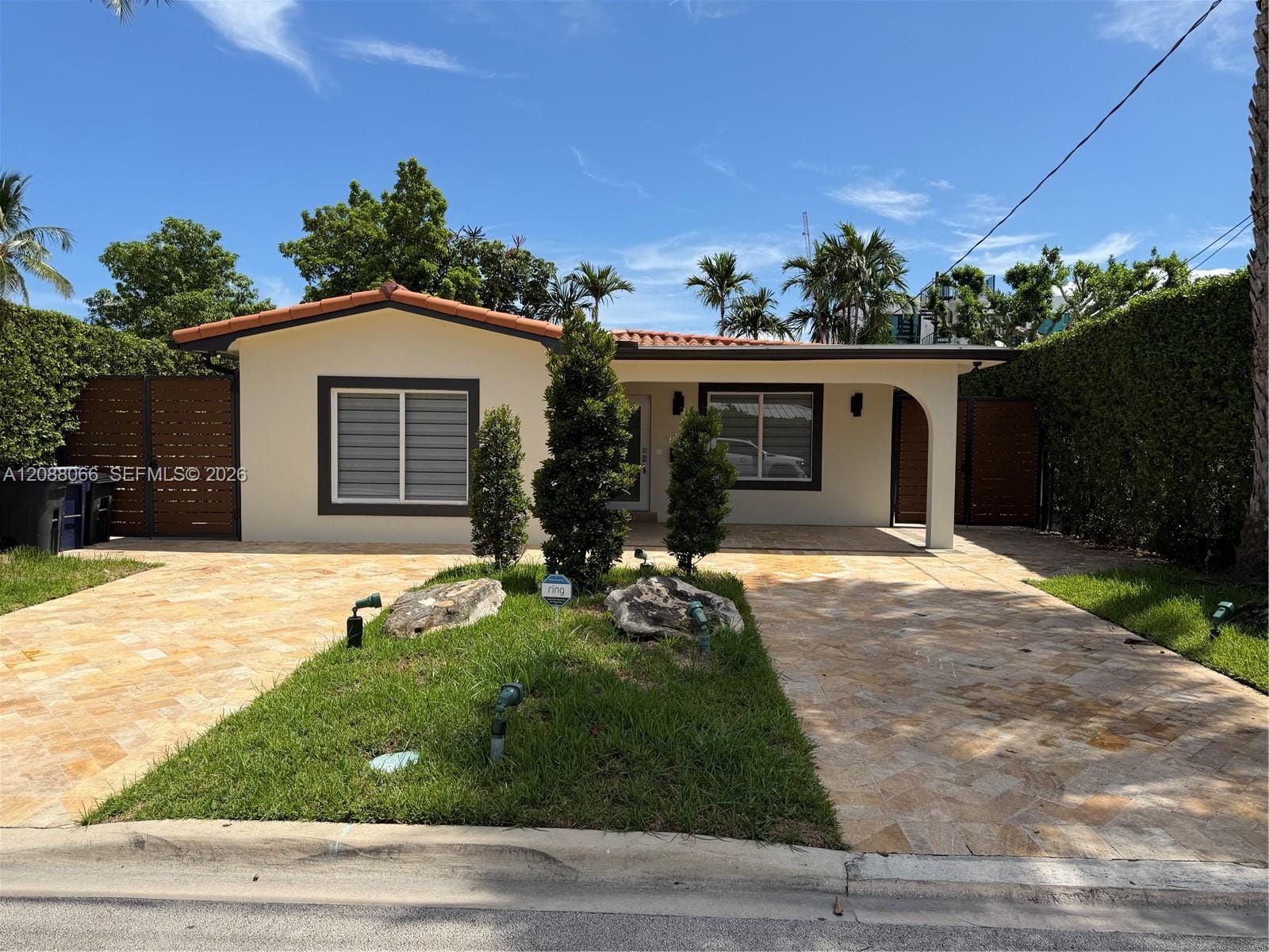 9341 Dickens Avenue — photo 4