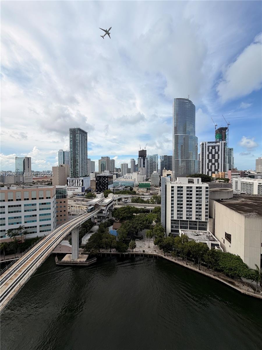 31 SE 5th Street 2001, Miami, FL 33131