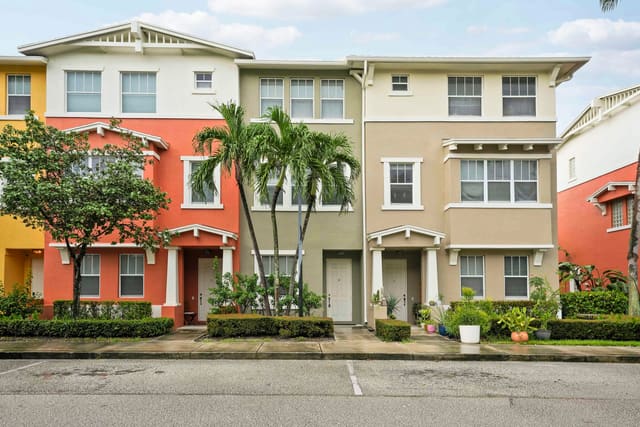 1740 SAN BENITO Way 4, West Palm Beach, FL 33401