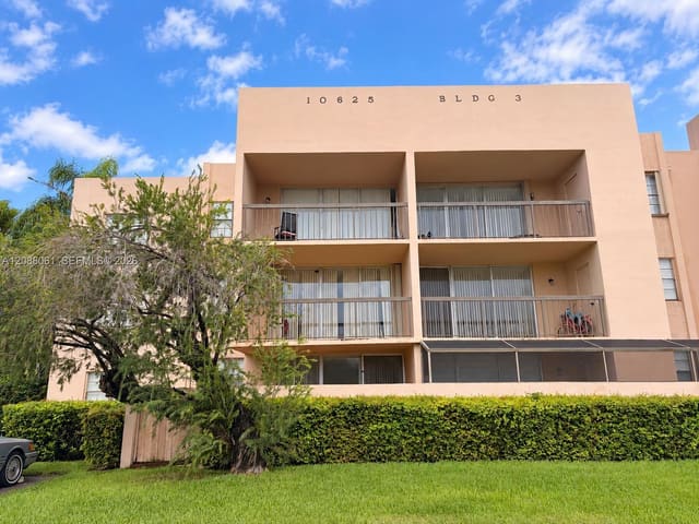 10625 SW 112th Avenue 111, The Gardens Of Kendall Co, Miami, FL