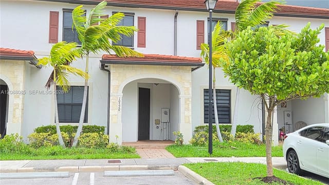 10570 W 33rd Lane, Hialeah, FL 33018