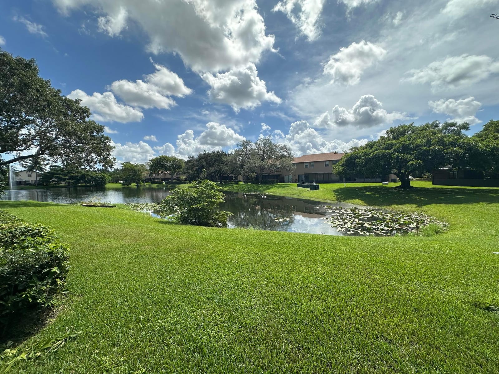 305 Lakeside Court, Sunrise, FL 33326 photo 3