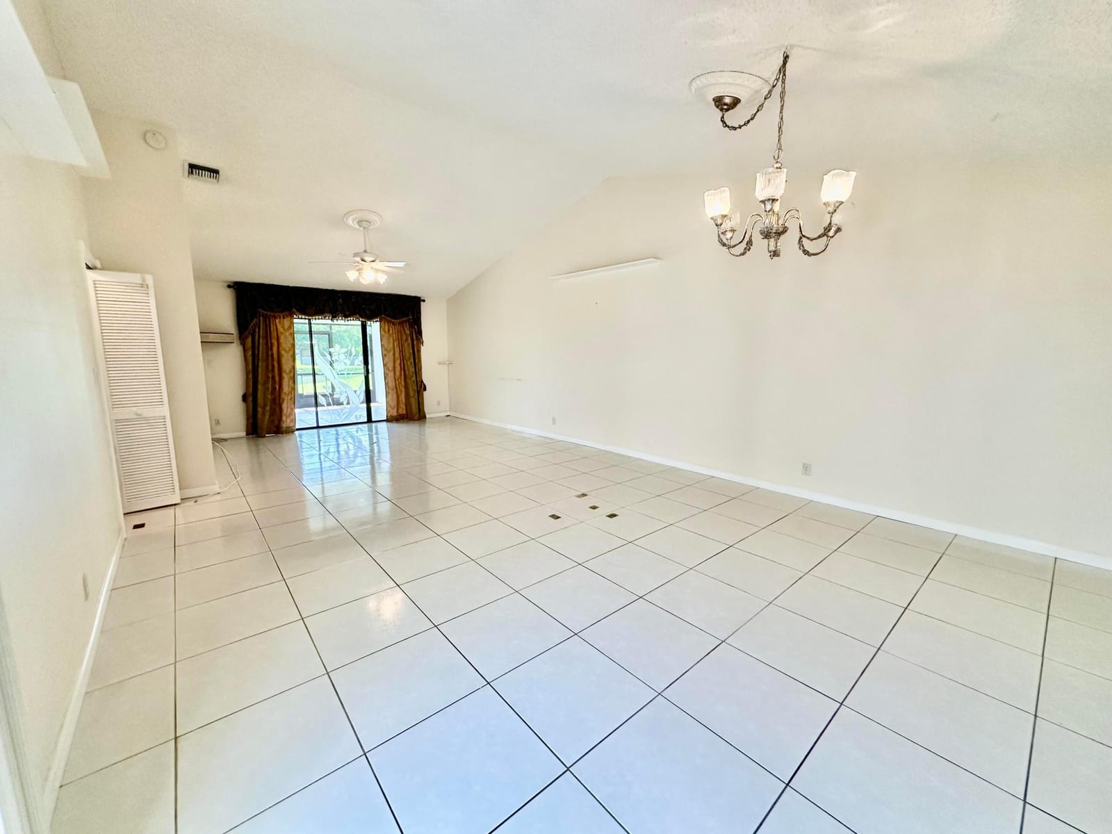 305 Lakeside Court, Sunrise, FL 33326 photo 5