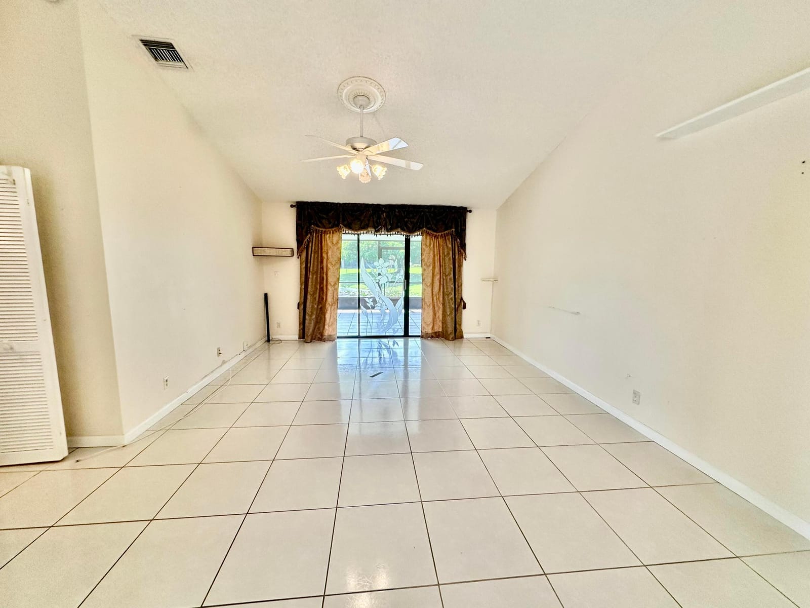 305 Lakeside Court, Sunrise, FL 33326 photo 7