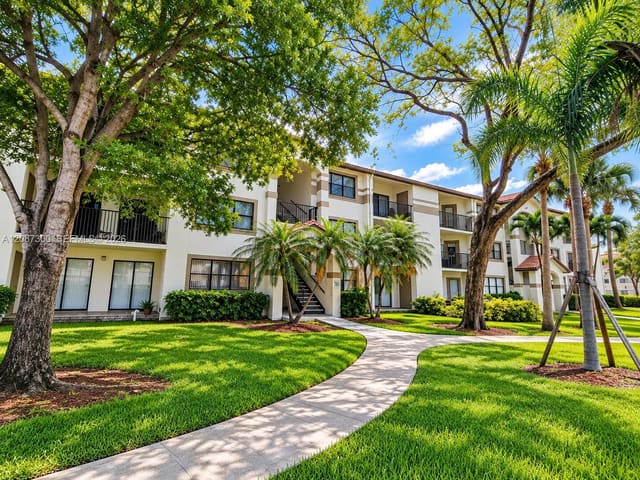 550 S Park Road 25-8, Hollywood, FL 33021