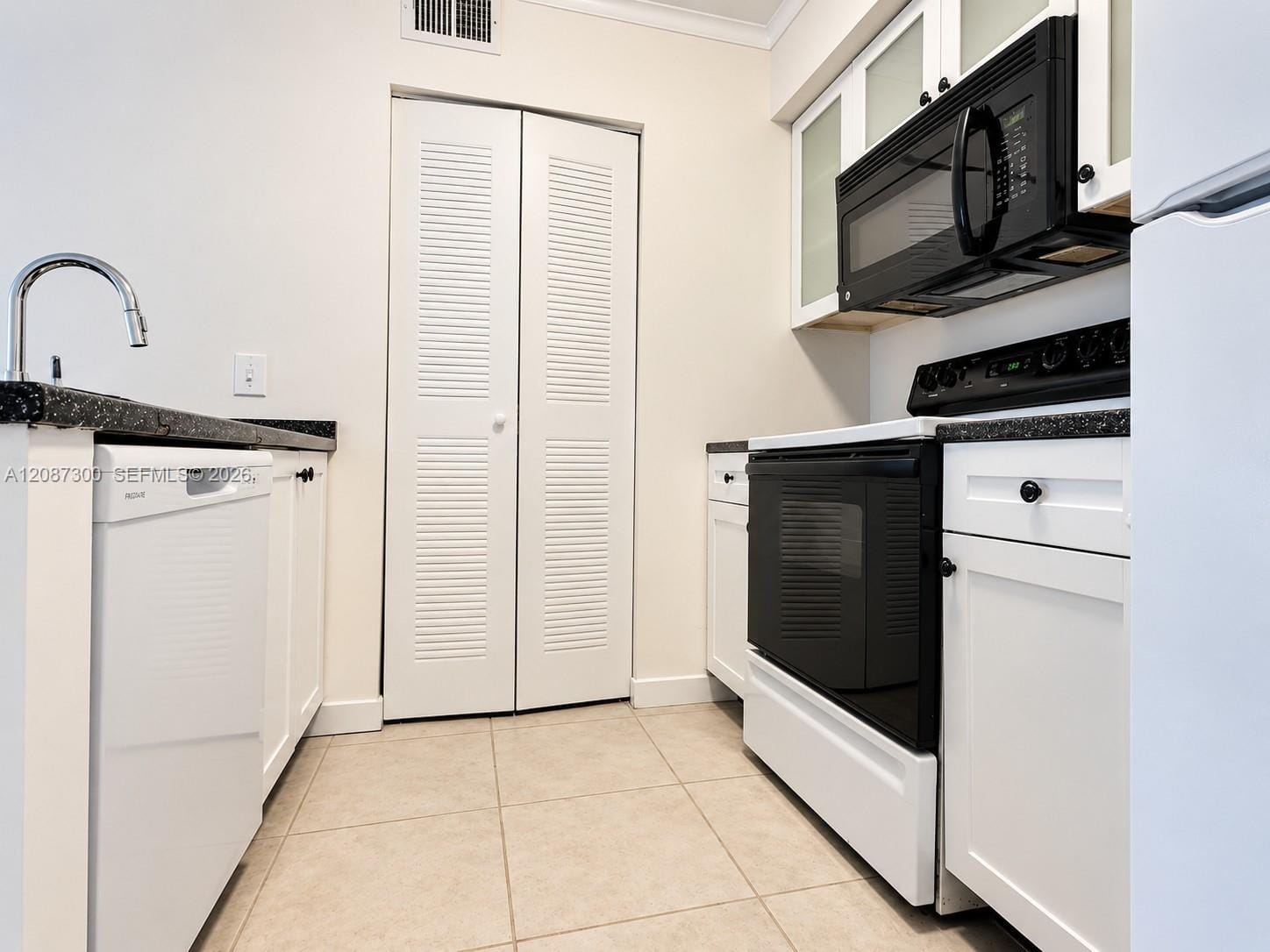 550 S Park Road 25-8, Hollywood, FL 33021 photo 2