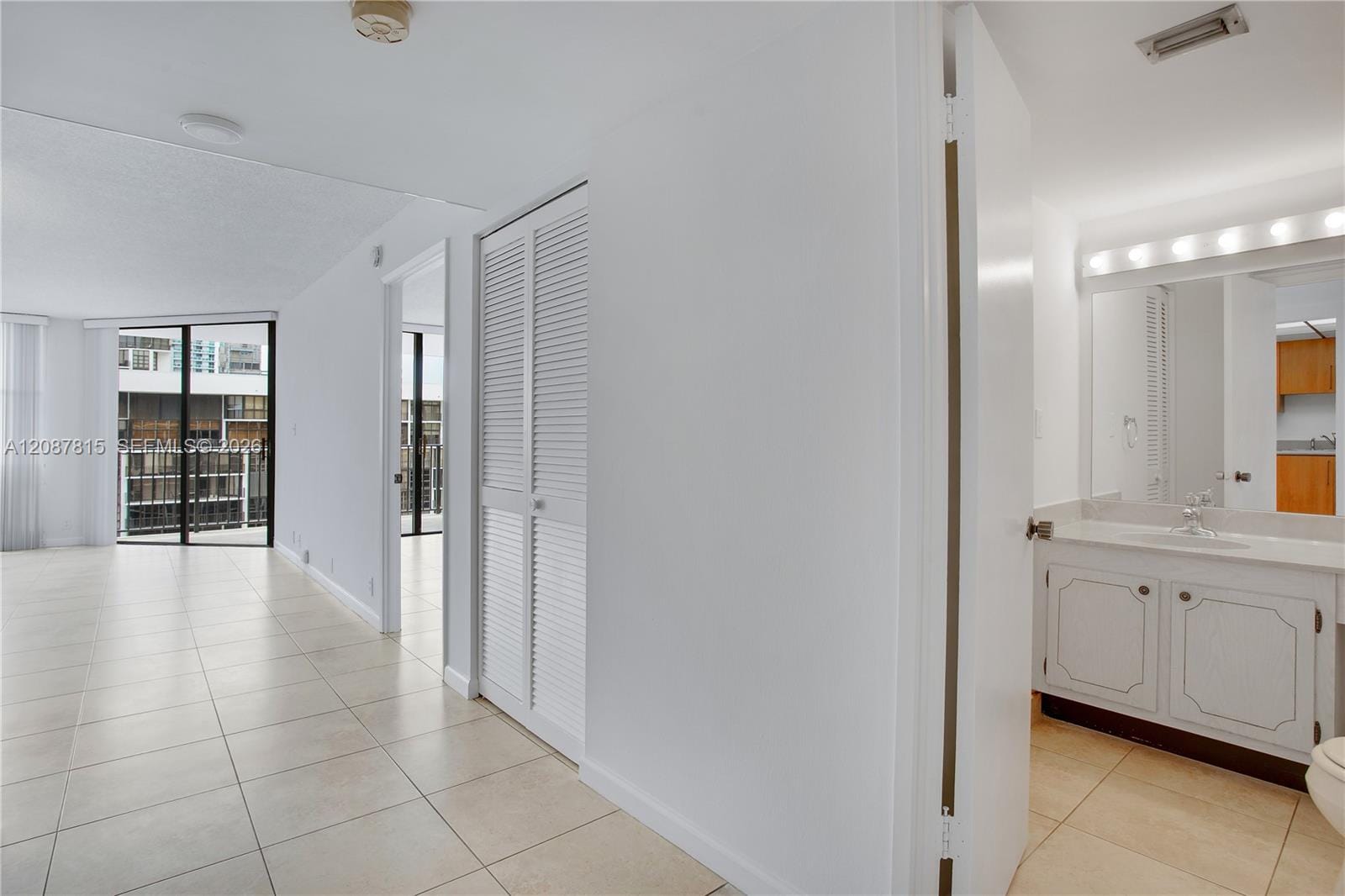 1901 Brickell Avenue B1702, Miami, FL 33129 photo 14