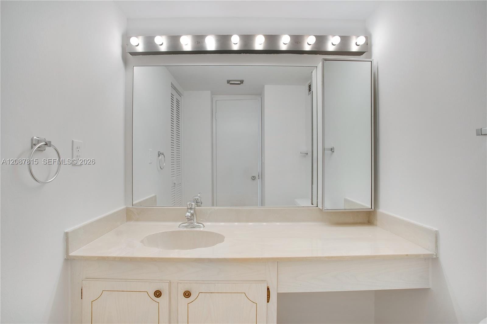 1901 Brickell Avenue B1702, Miami, FL 33129 photo 15