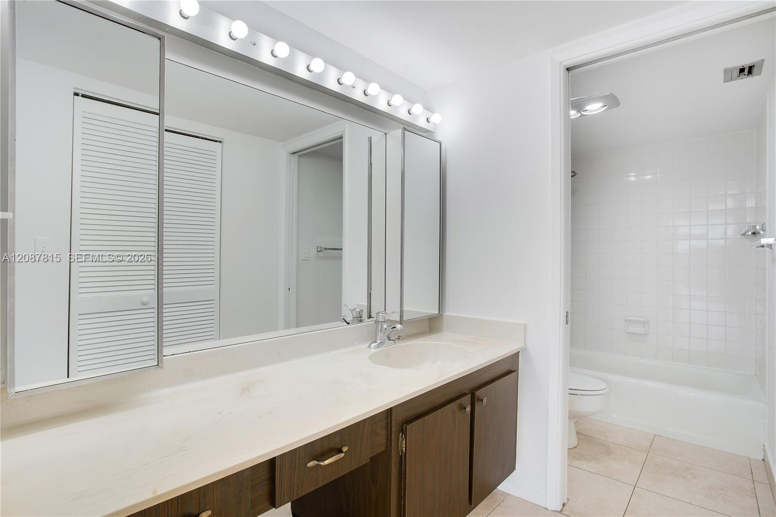 1901 Brickell Avenue B1702, Miami, FL 33129 photo 10